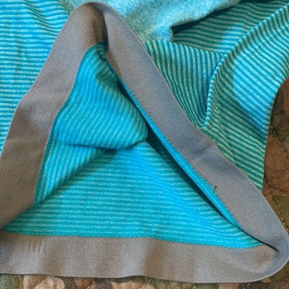 DANSKIN, NOW, Dri-more, long sleeve, thumb holes, semi-fitted, great condition - Picture 5 of 10